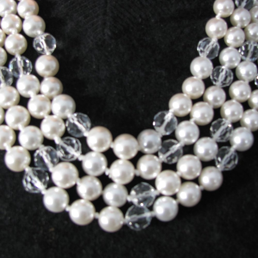 NWOT - 4 STRAND FAUX PEARL NECKLACE